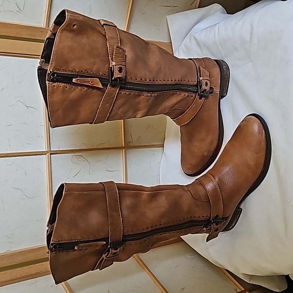 Women Wheat Sonnya Cognac Le Steve Madden Boots in a Size 10